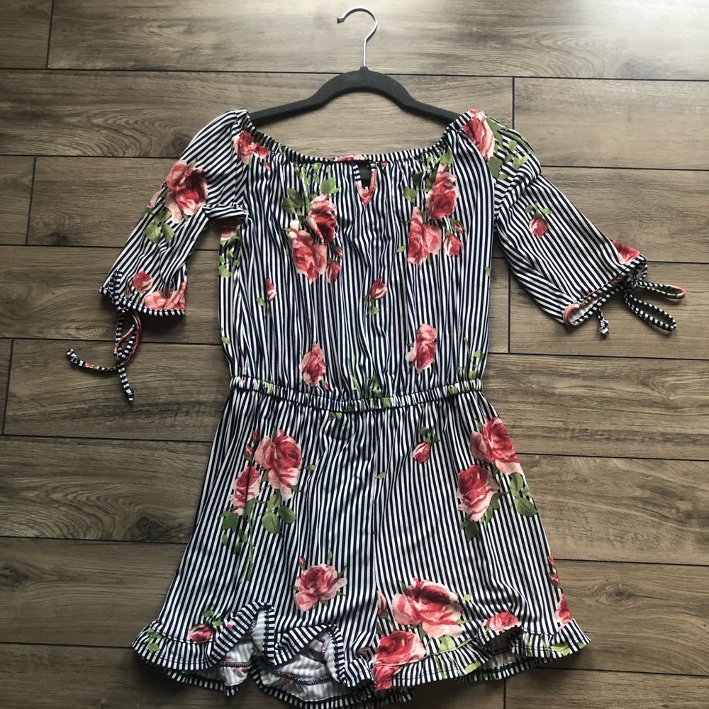 New  Floral Striped Romper🌸
